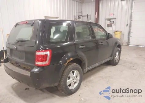 2011 Ford Escape Xls z USA, uszkodzony, nr VIN 1FMCU9C72BKB11215